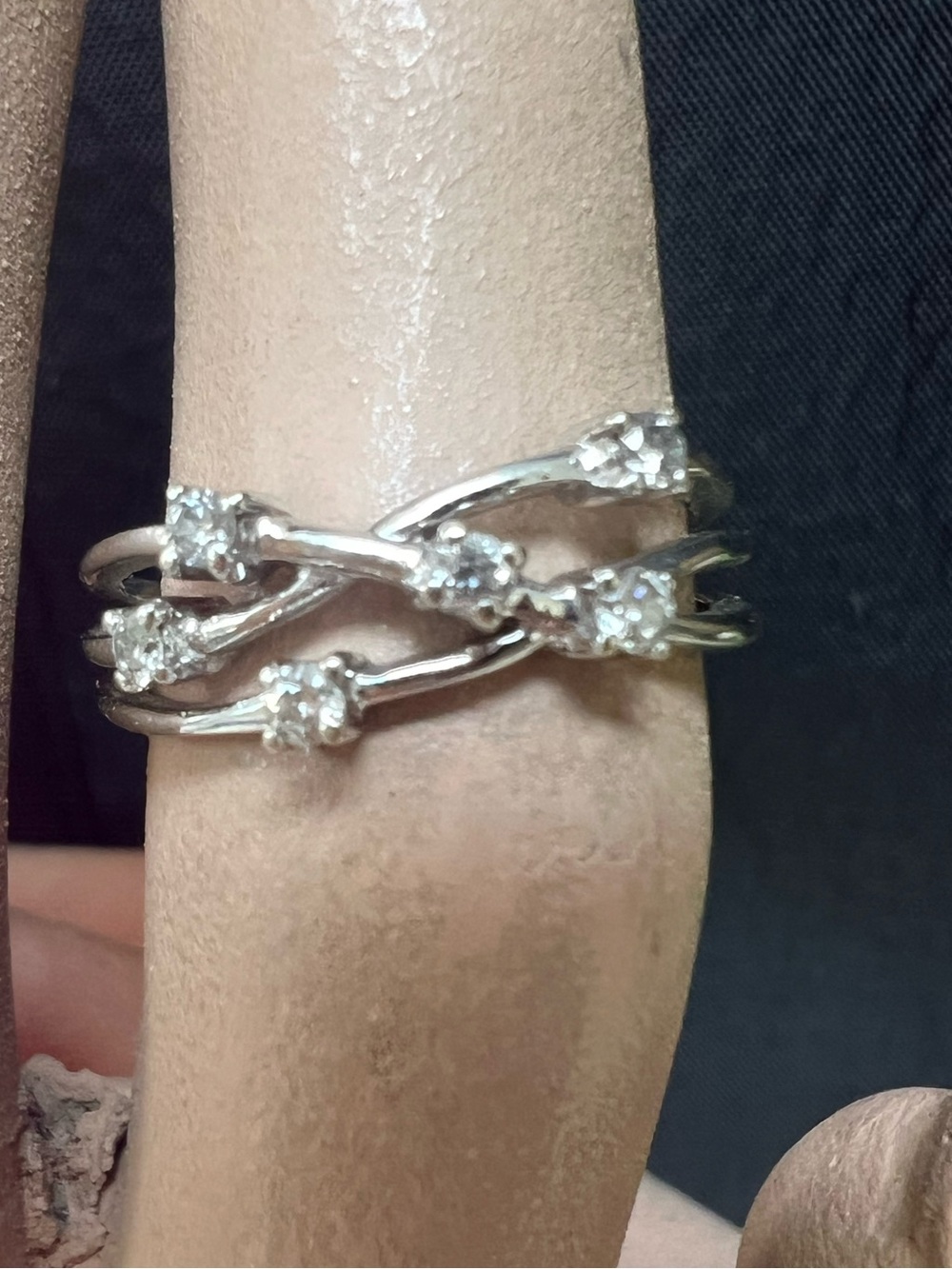 Five genuine diamonds white gold ring